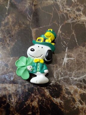 Vintage Hallmark St. Patrick's Day Snoopy and Woodstock Leprechaun Lapel Pin